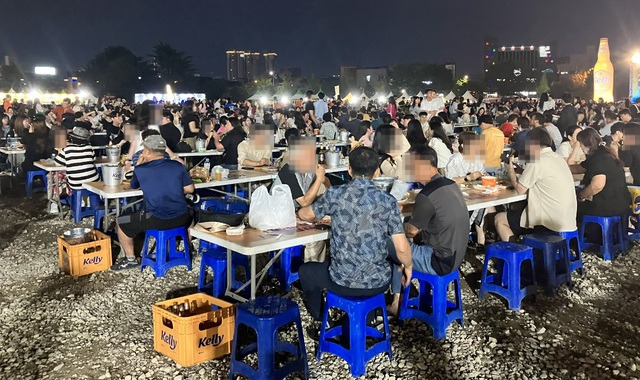 맥주 8만 병 완판...전주 가맥축제, 10만 명 몰렸다