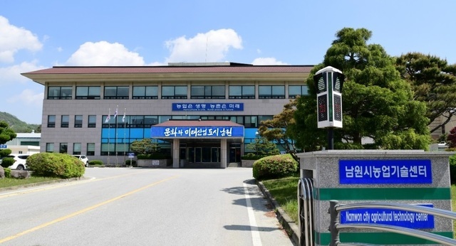 남원 추어탕 명성 지키자...남원시 국산 미꾸리 치어 분양
