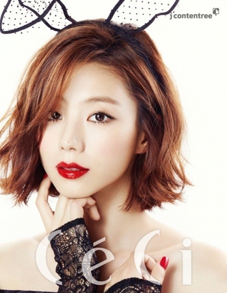 박수진, 새빨간 립스틱으로 아찔한 분위기 연출 눈길