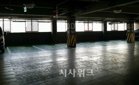 이마트, 주차장 빙판에 골절상 입은 고객 책임회피 논란
