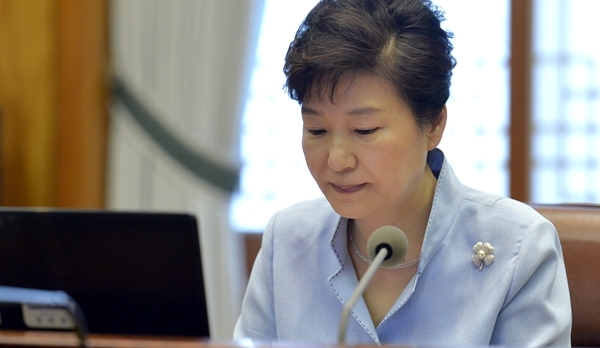 [박근혜 대통령,  법무부장관·정무수석 인선] 집권 후반기 통치철학 보인다
