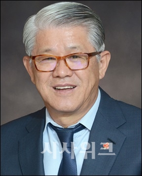 SK네트웍스 주총, 최신원 회장 대표이사 선임… 대주주 가족 책임경영 꾀할 것