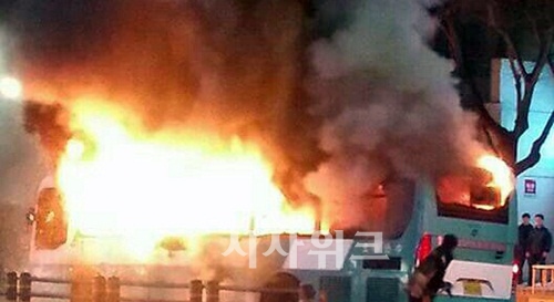 전남 여수서 시내 버스 방화 충격 … 60대 남성 긴급체포