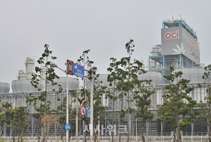 OCI 군산 공장, 화학물질 또 유출… 안전관리 구멍 뚫렸나