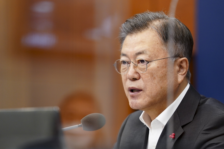문재인 대통령, 새해 첫 국무회의서 끝까지 책임 다하는 정부 강조