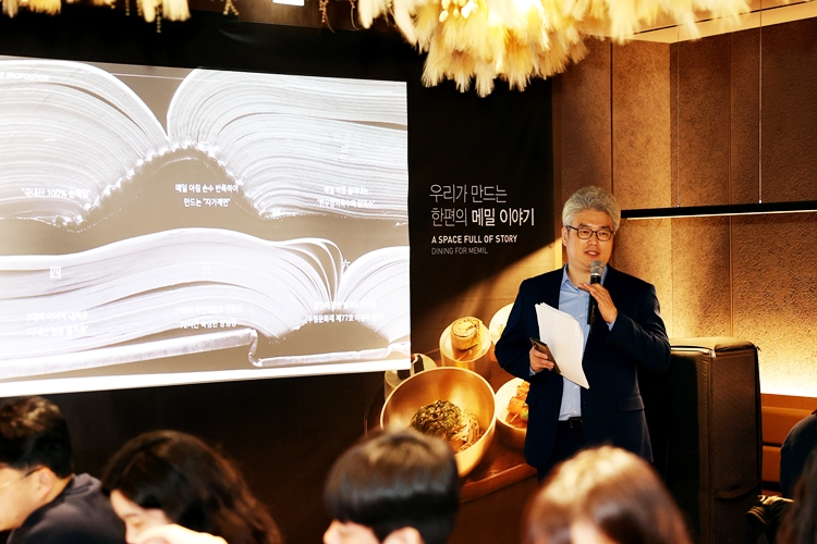 [르포] 슴슴한 천연 메밀의 맛… 교촌에프앤비, 메밀단편으로 선보이는 한식