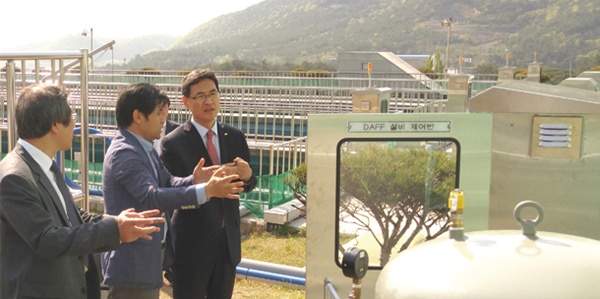 김용주 환경산업기술원장, 녹조 연구개발 현장 방문