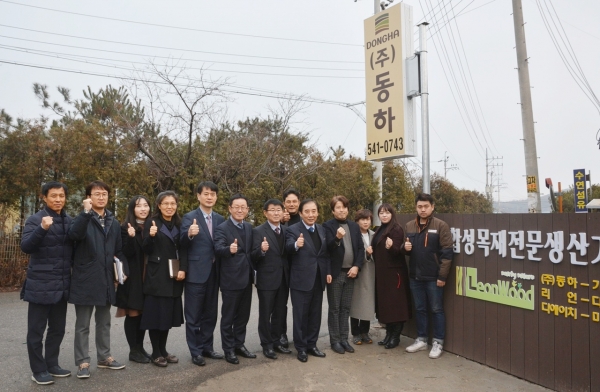 박윤국 포천시장, 커피박데크 생산기업 (주)동하 현장 발길