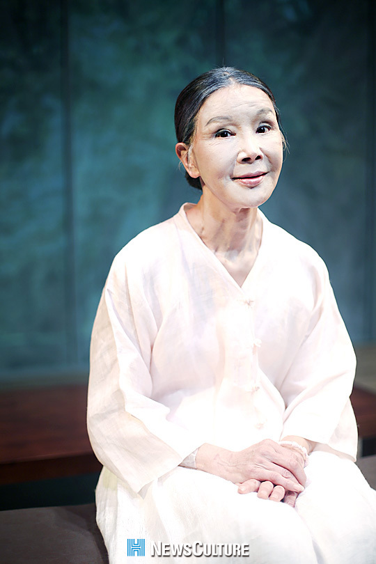 [인터뷰] ‘오거리 사진관’ 이용녀 “센 캐릭터 전문 배우? 평범한 역이 훨씬 어려워요”