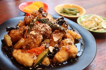 바다 멋진 부산 회만 유명한 게 아닙니더...젊은이 거리 서면에는 볼거리 많고 먹거리, 맛집도 다채로와요