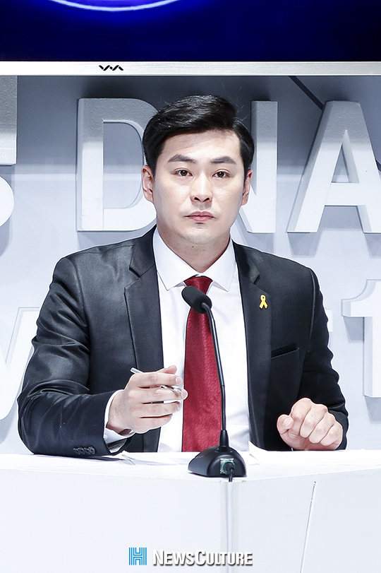 [NC포토] ‘신인류의 백분토론’ 정재헌, 2부 토론 이어갑니다