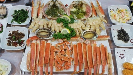 가을 식욕 자극하는 동해바다 별미 ‘대게’, 서울대입구 샤로수길 맛집에서 즐긴다