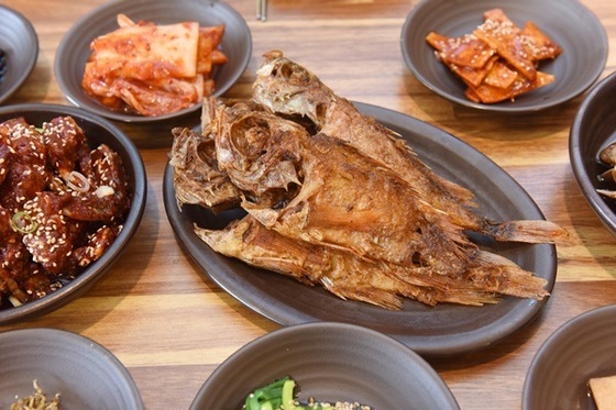 소비자 신뢰는 ‘위생’에서…‘반찬반납 시범업소’ 운영 거제도 맛집 눈길