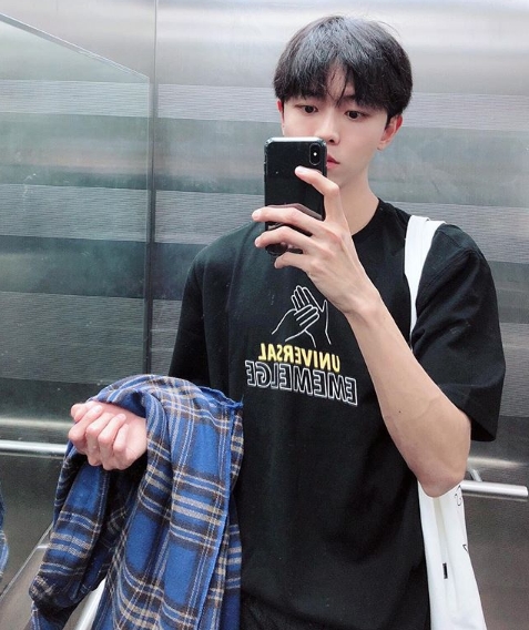 [#별별샷]“왼팔엔 날씨보험” 모델 주우재…일상생활에서도 빛나는 외모