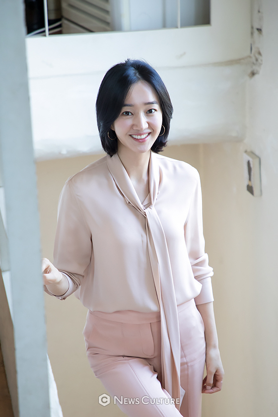 [NC인터뷰]수애, 단아한 얼굴에 비치는 무지개 빛
