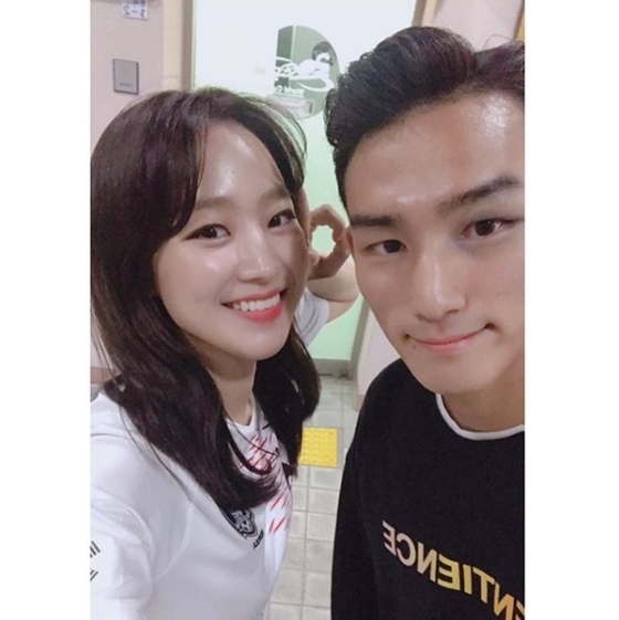 [#별별샷]주시은 아나운서, 축구선수 조유민과 셀카 ‘찰칵’
