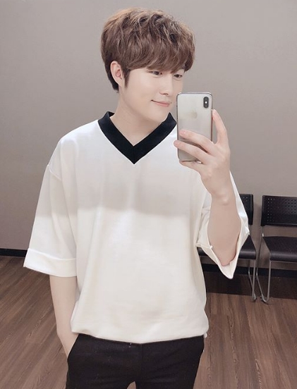 [#별별샷]‘꿀 성대’ 더히든(THE HIDDEN) 성현, 물오른 훈남 외모 ‘여심 강탈’