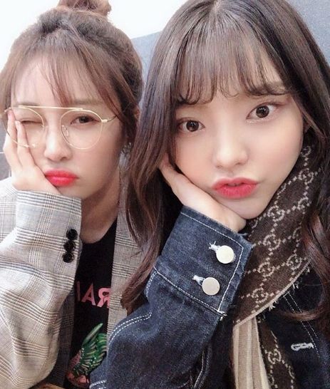 아프리카티비(TV) BJ유은 X BJ이채이 미모의 셀카 투샷 ‘시선 고정’