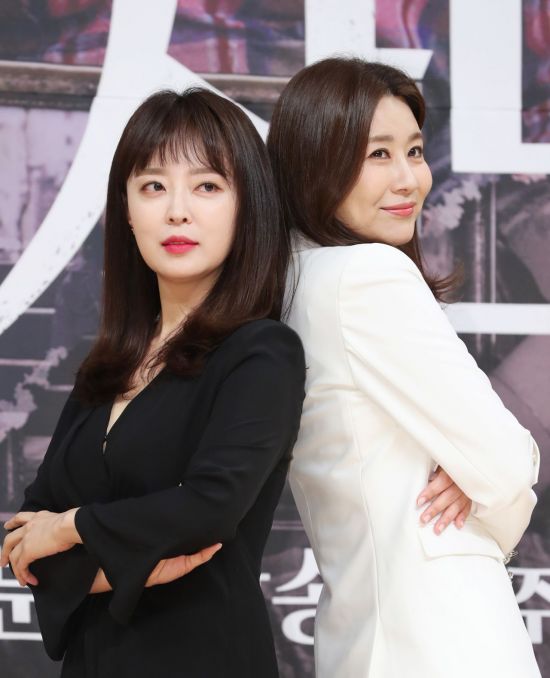 수상한 장모 안연홍, 사랑스러운 손하트(NC화보)