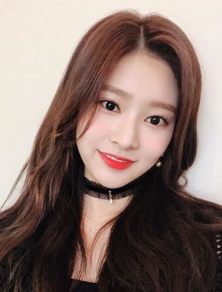 아이즈원 김민주, 심쿵 유발하는 미소 보내며 남심 저격
