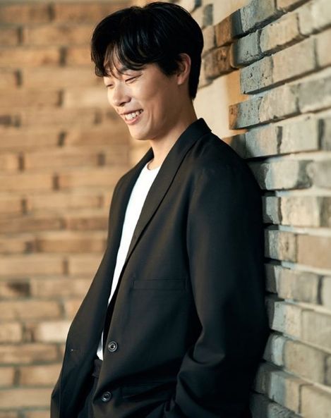 ‘혜리♥’ 류준열, 백만불짜리 미소로 훈남 비주얼 완성