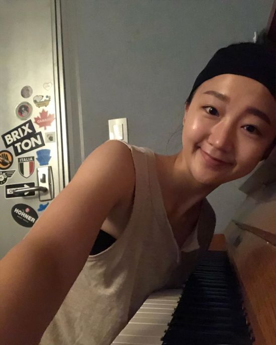 아침창 가수 이설아, 헤어밴드로 내추럴+힙 매력 발산