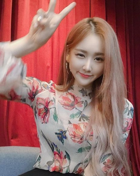 BJ레이샤보름, 애교 넘치는 윙크로 과즙미 과시 “뿜뿜”