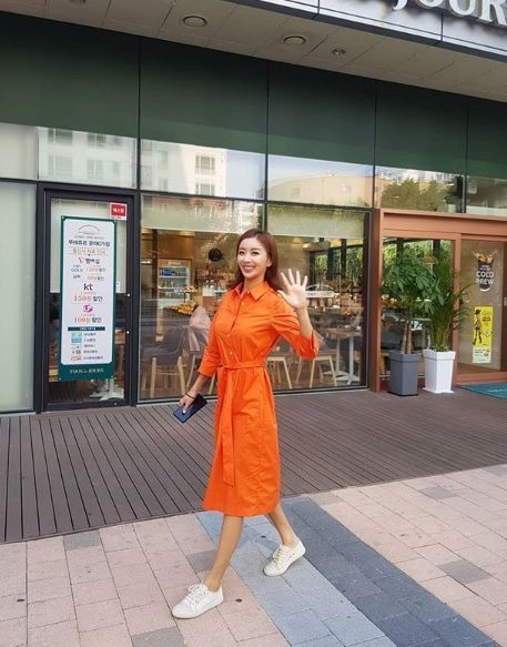 삼순이 소란, 주황색 원피스로 뽐낸 빛나는 미모