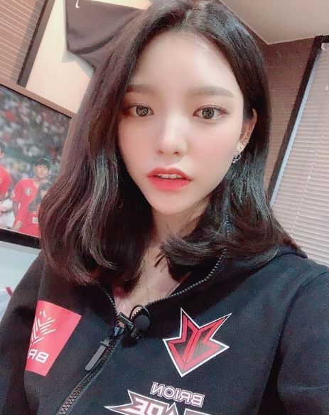 BJ유은, 멍한 표정도...예쁨 그 자체