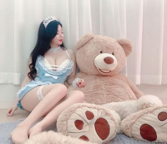 아프리카티비(TV) BJ모모코, 메이드 복으로 완성한 인형 비주얼 큐티 섹시