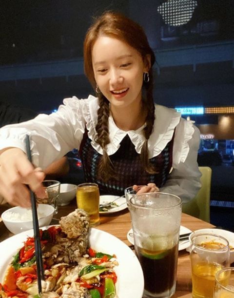 “분명 별로 배 안 고팠는데” 윤아, 양갈래 머리로 요정 미모