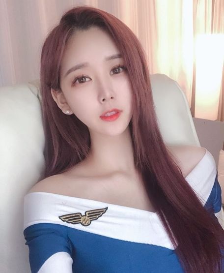BJ레이샤보름, 명품 쇄골라인에 극강 섹시미