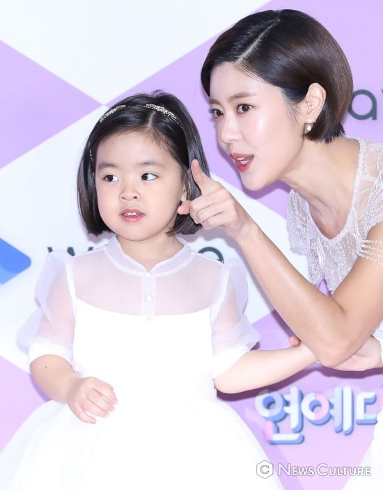 이윤지·라니, 귀여운 똑단발 모녀...2019 SBS 연예대상 [NC포토]