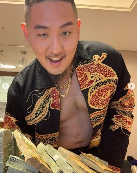 염따, 한번 먹어 볼래? 스웩 넘치는 SNS 속 모습 빠끄
