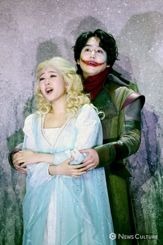[NC포토] '웃는 남자' 규현·이수빈, 처연한 이야기