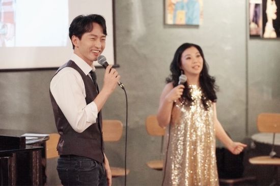 스테이지 246 살롱콘서트 성료, 첫 호스트는 마이클리