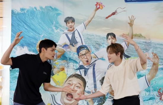 [NC포토]정혁·하성운, 포즈계의 슈퍼리치 (위플레이 시즌2 인터뷰)