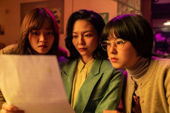 삼진그룹 영어토익반 고아성X이솜X박혜수, 회사에 맞서는 용감한 친구들