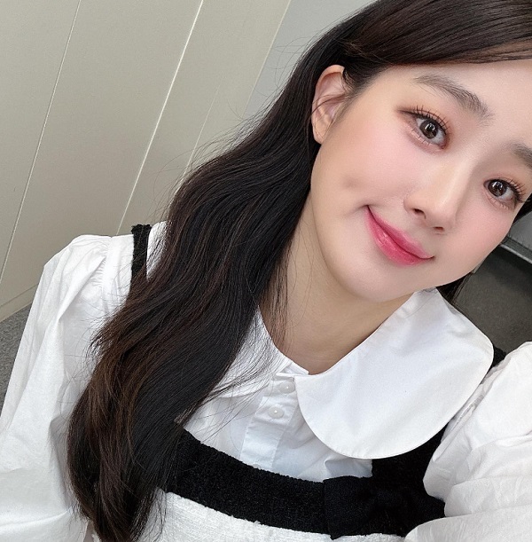 주시은 오늘 벌써 세 번째 메이크업…청순미 가득 근황