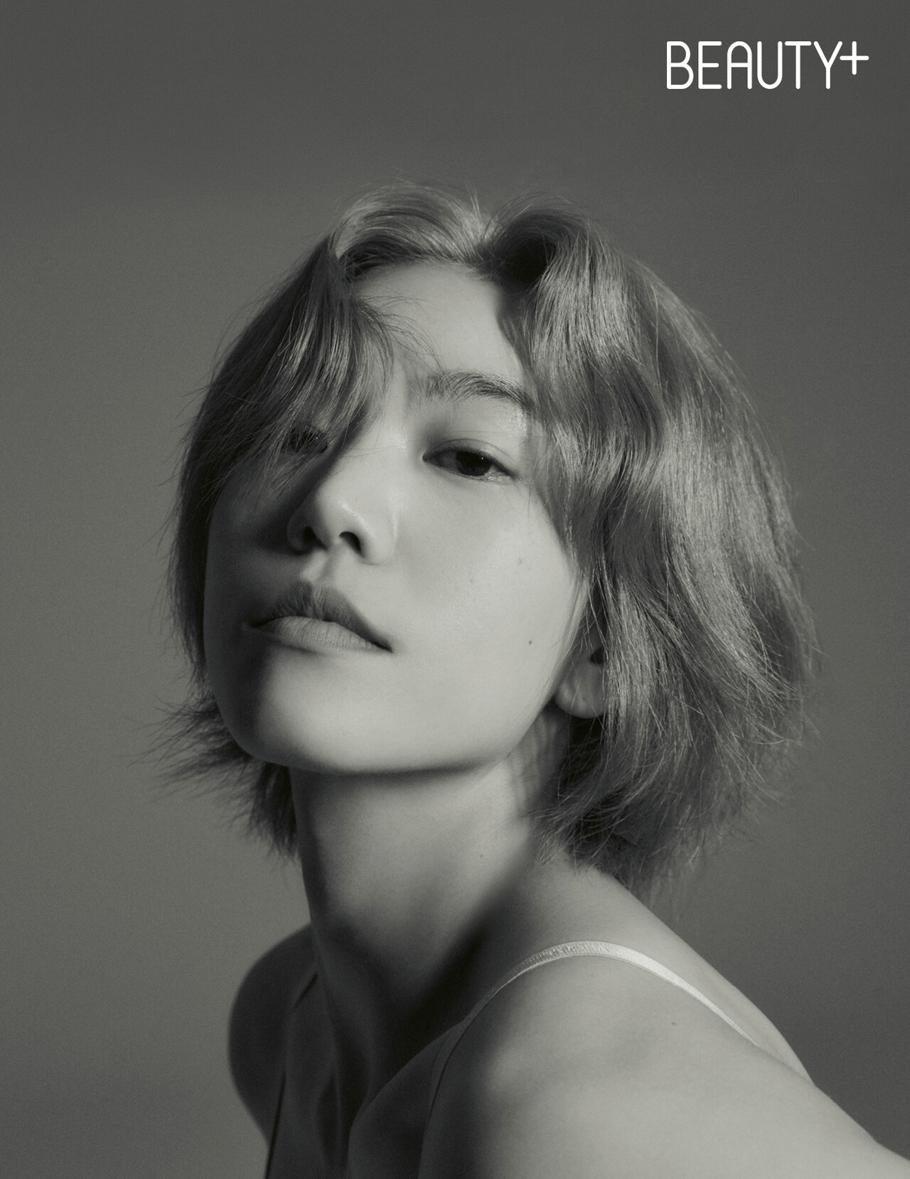 이설, 화보 위해 탈색까지…이렇게 뚫린 의상도 능숙하게 소화