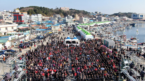 울진 죽변항 수산물 축제, 3일간 7만여 명 찾아 성황