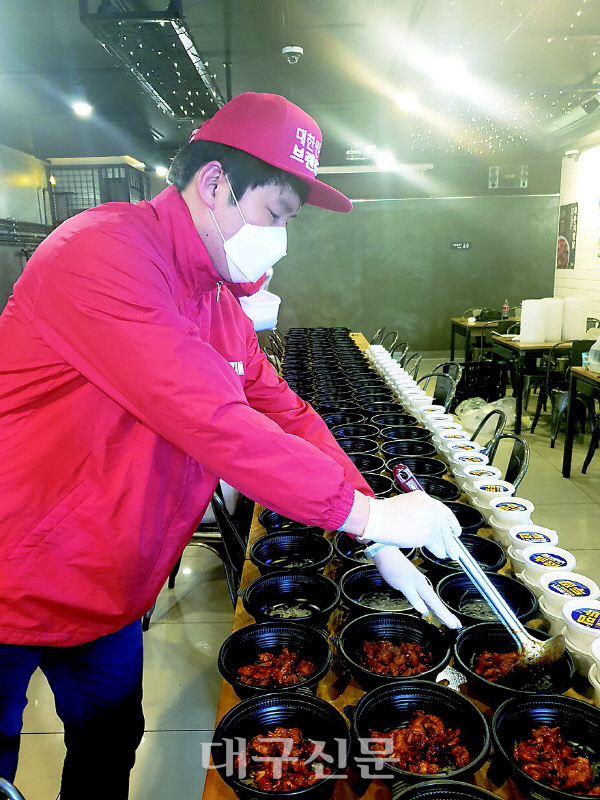 찜닭프랜차이즈 두찜, 의료진 등에 도시락