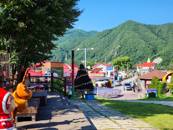 [2024 경상북도 마을이야기] 봉화 소천면 분천산타마을, 시간이 멈춘 듯…1년 내내 산타가 반기는 동화 속 세상