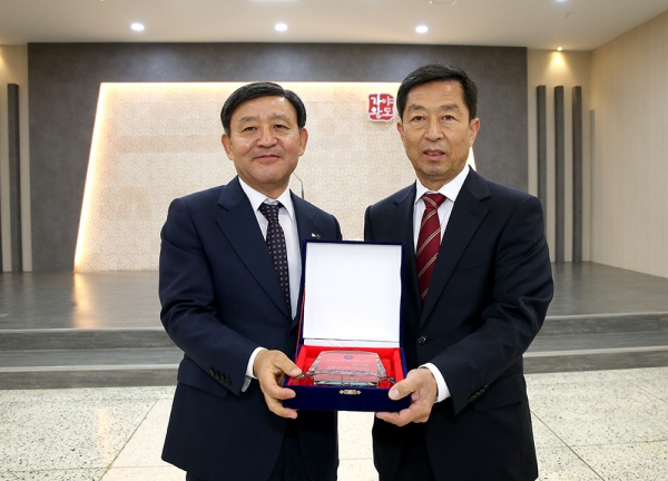 세원금속(주) 이정희 대표, 김해시 이달의 자랑스러운 CEO상 수상