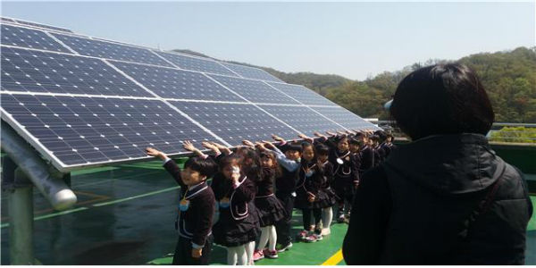 충북도청 옥상은 어린이 태양광 학습장소