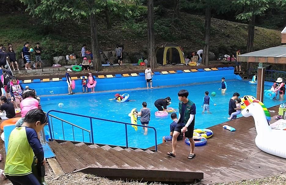 청양 칠갑산자연휴양림 물놀이장 인기