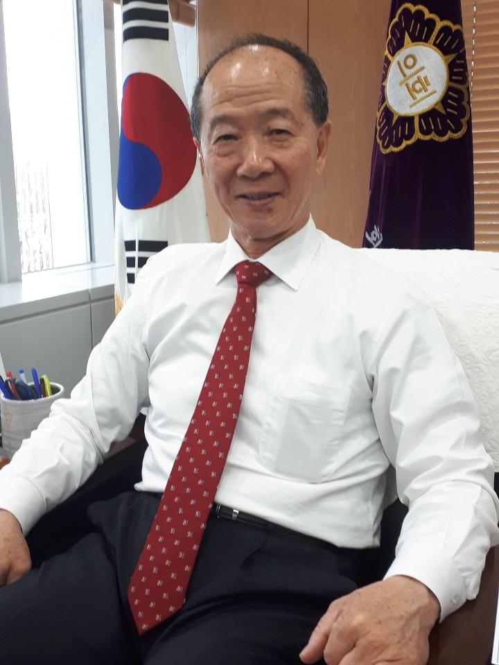 예산군의회 이승구 의장, 시집 덕봉산 도라지꽃 출간