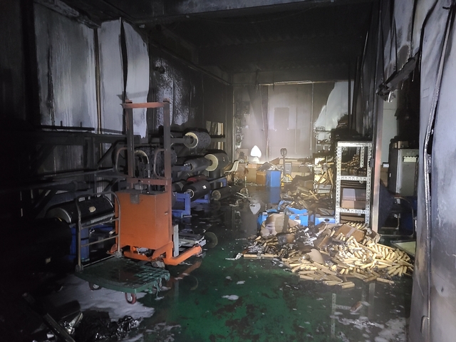 충주 산업단지 내 공장서 화재…피해 규모 4200만원
