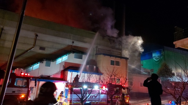 진천 식품제조공장서 화재…인명피해는 없어