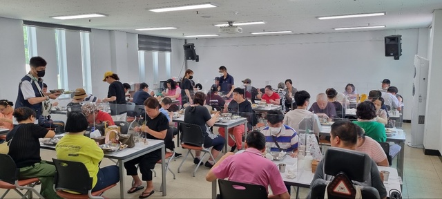 부여군장애인종합복지관, 복지관 이용 장애인 위해 삼계탕 제공  